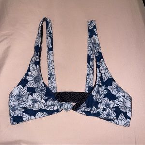 Acacia Blue Magnolia top